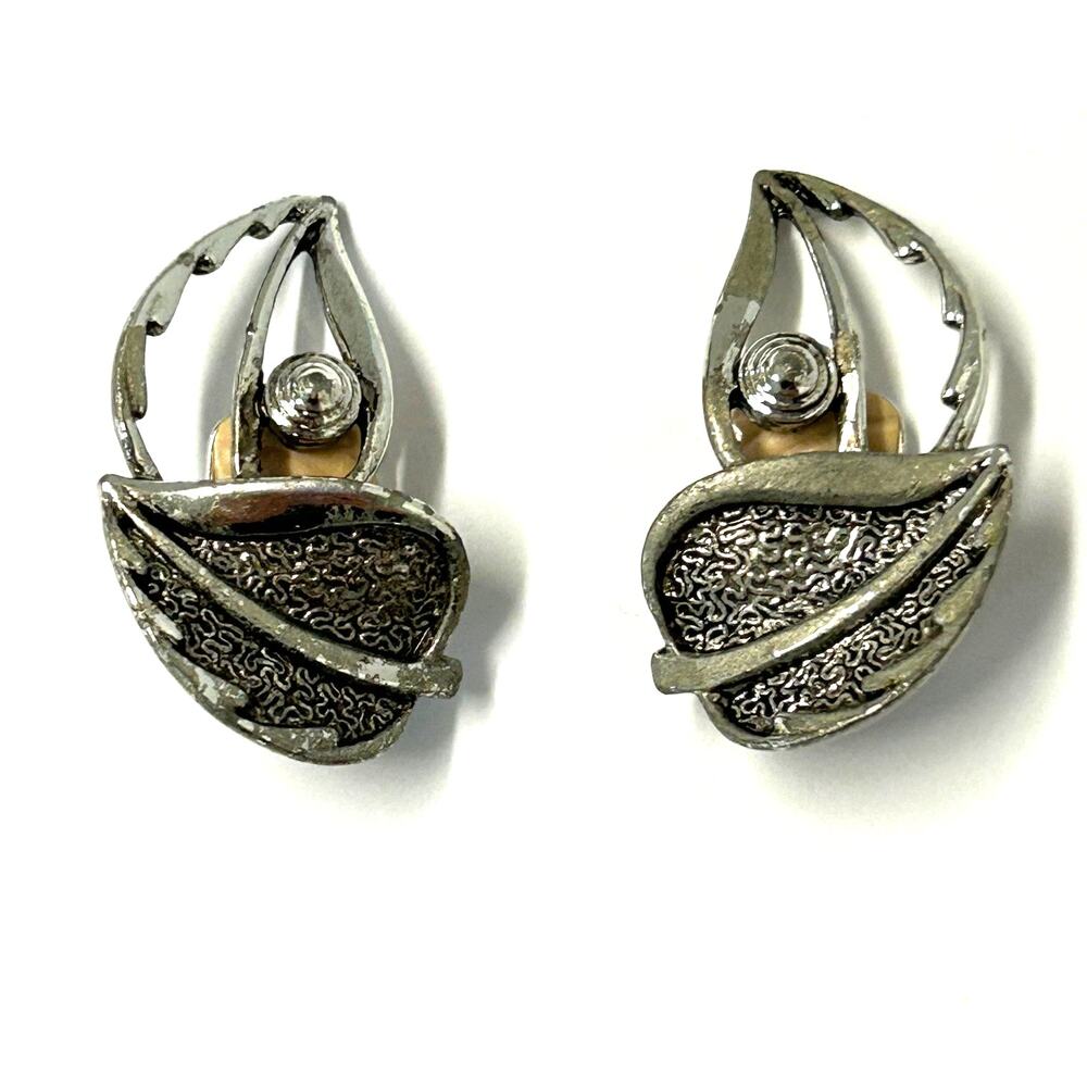 Vintage Sarah Coventry Silver Toned Leaf Clip On Earrings‎
